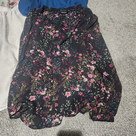 Womens Size XL Blouse Lot Includes 8 Tops Bundle - Picture 2 of 14